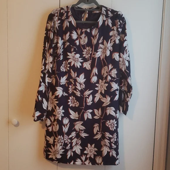 Dress - Picture 1 of 4